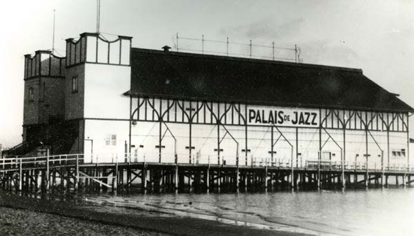 Joy Ark as the Palais de Jazz