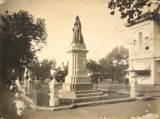 Queen Victoria Statue, c.1905