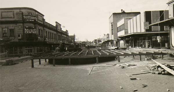 Construction of temporary shops on Lt. Malop Street, c.1984