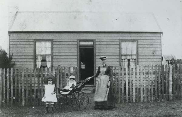 Wright Family, 13 Roslyn Road, Belmont, c.1867