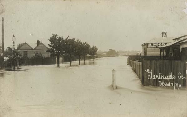 Flooding on Gertrude Street, Geelong West, 1911