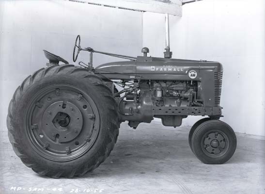MP-SAM-44 Tractor Farmall, International Harvester, 1955