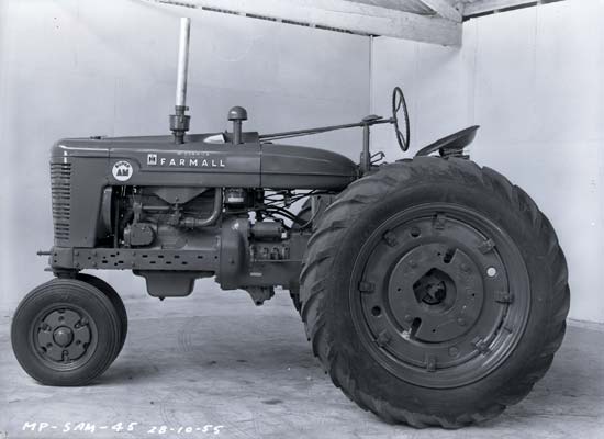 MP-SAM-45 Tractor Farmall, International Harvester, 1955