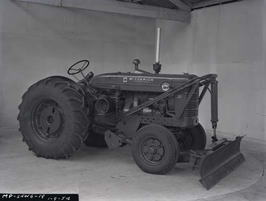 MP-SAW-6-19 Tractor, International Harvester, 1954