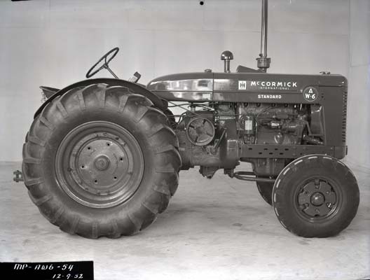 MP-AW6-54 Super AW-6 Tractor, International Harvester, 1952